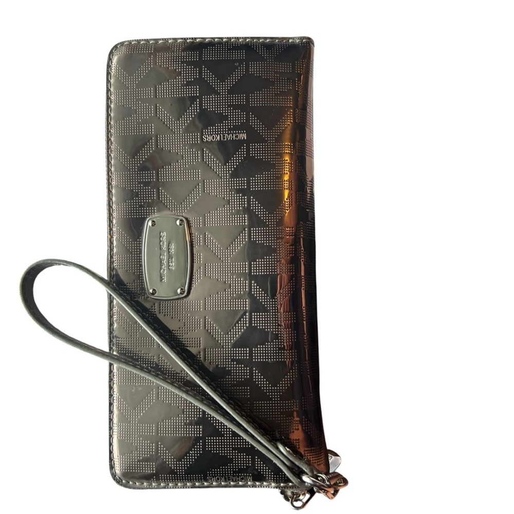 Michael Kors continental wallet, wristlet. Like NEW! - Picture 3 of 11